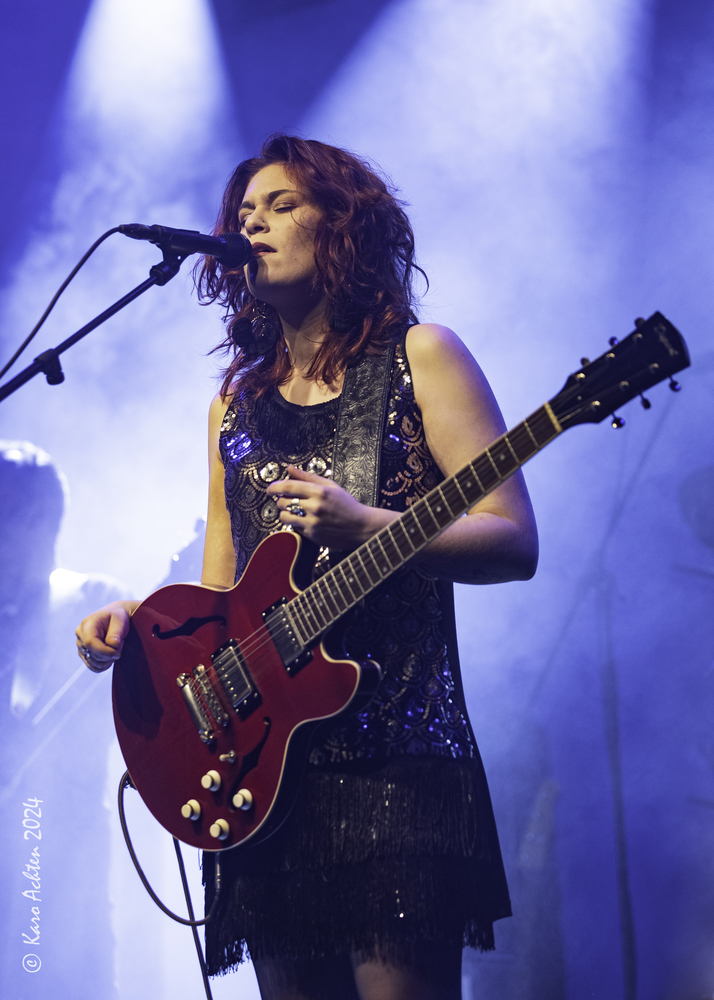Jessie Lee Houllier, 
