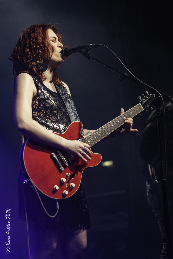Jessie Lee Houllier, 
