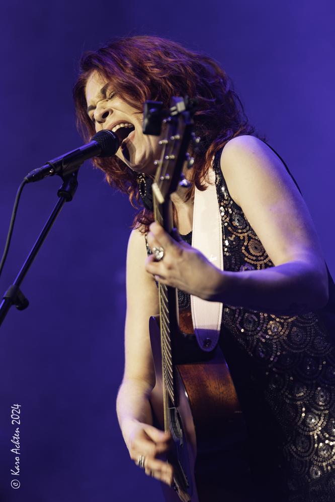 Jessie Lee Houllier, 

