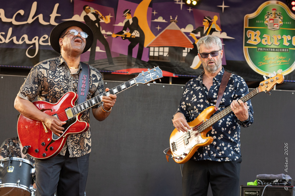 SaRon Crenshaw, Bart Kamp, 
