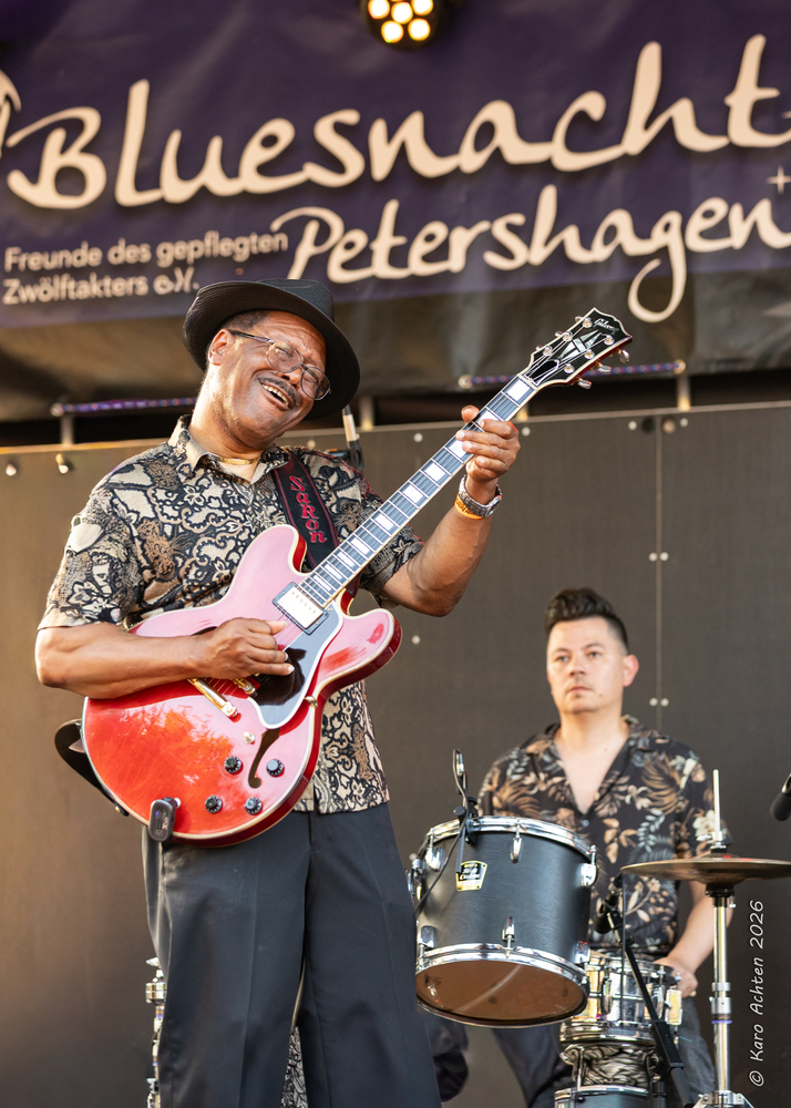 SaRon Crenshaw, Jody van Ooijen, 

