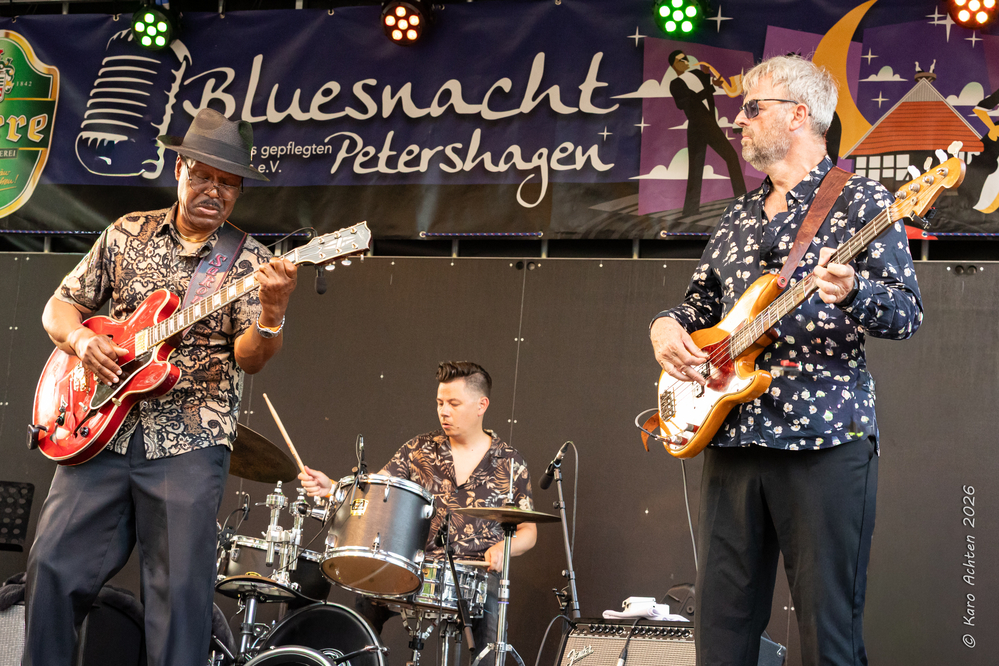 SaRon Crenshaw, Jody van Ooijen, Bart Kamp, 

