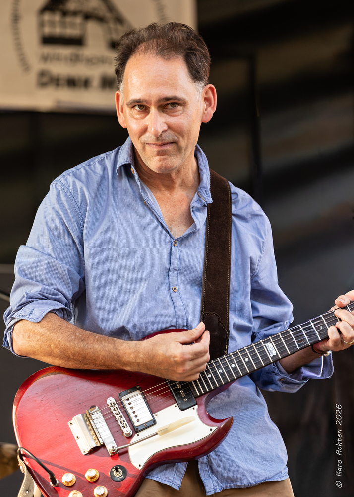  Johnny Burgin, 
