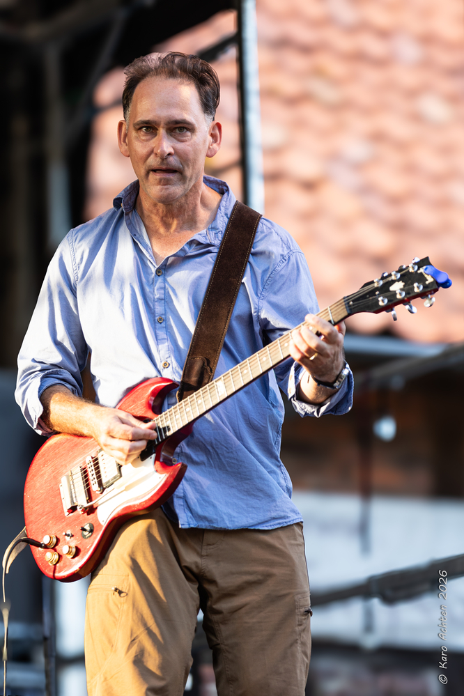  Johnny Burgin, 
