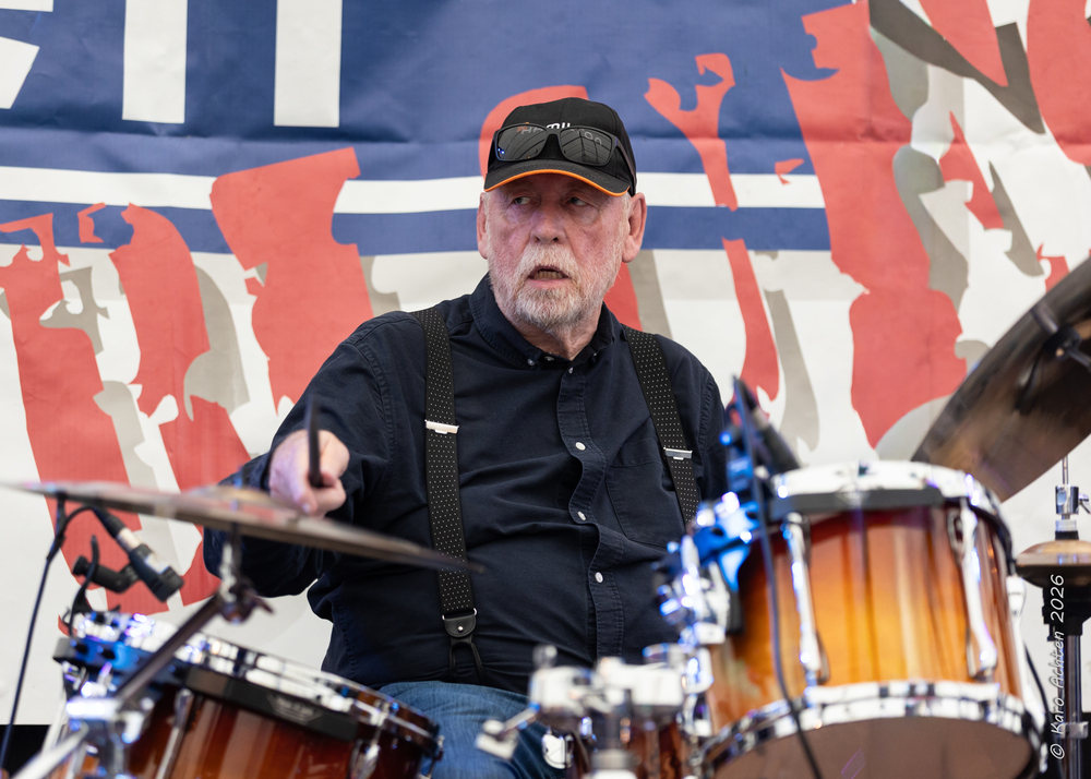 Robert Theys, 
