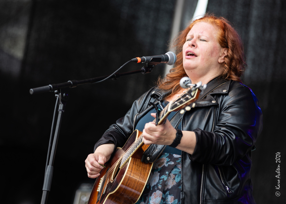 Suzie Vinnick, 
