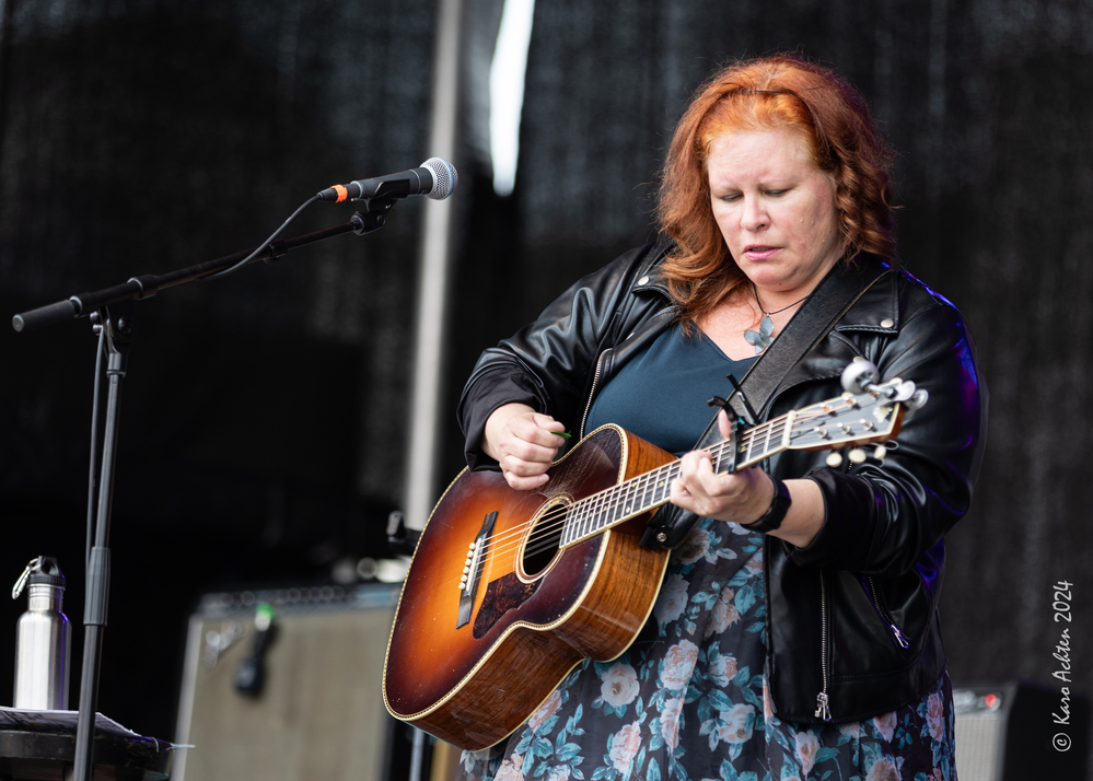 Suzie Vinnick, 
