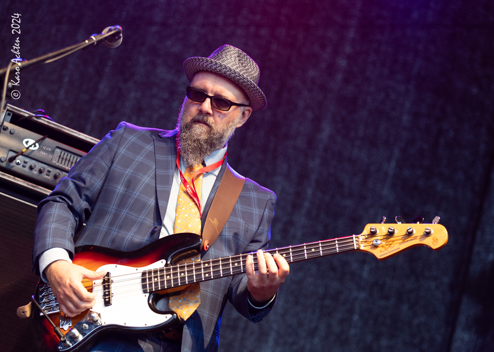 Chris Brzezicki, 
