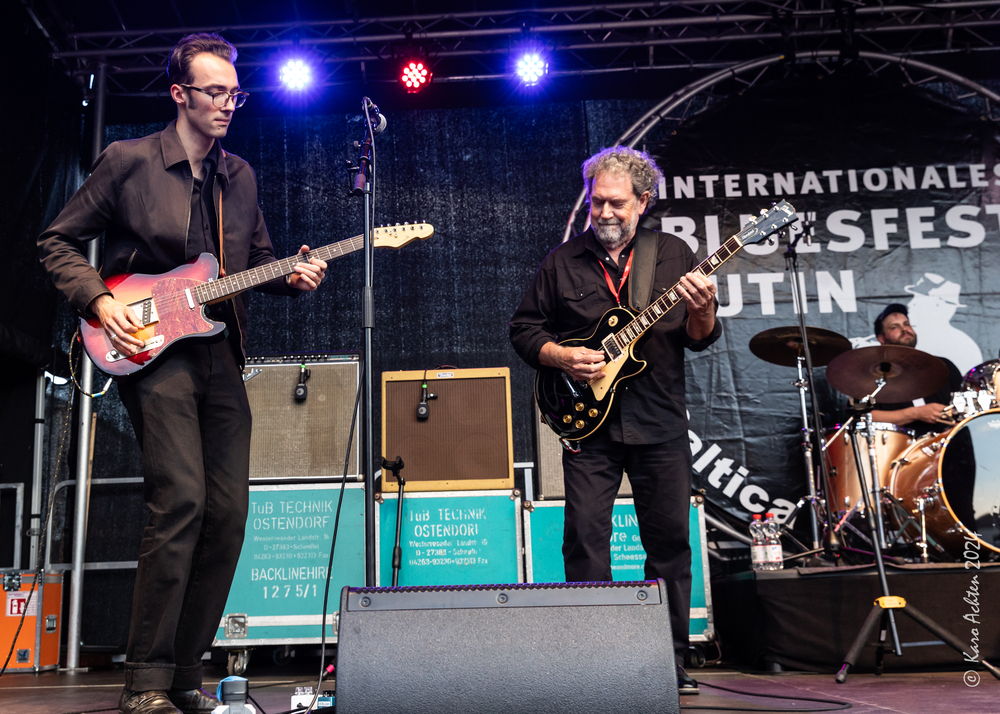 Kalle Reuter, Evan Phillips, 
