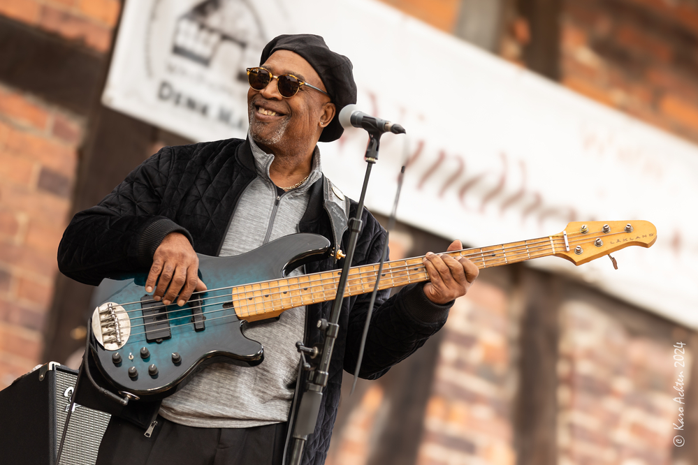 Melvin Smith,  
