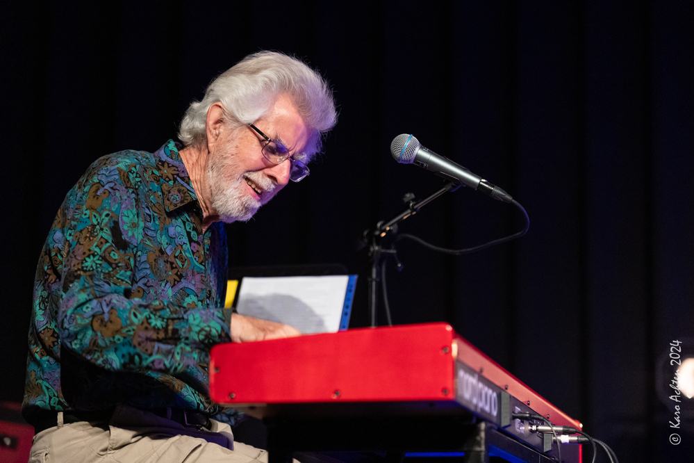 Bob Hall, 
