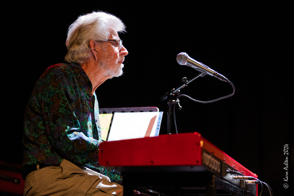 Bob Hall, 
