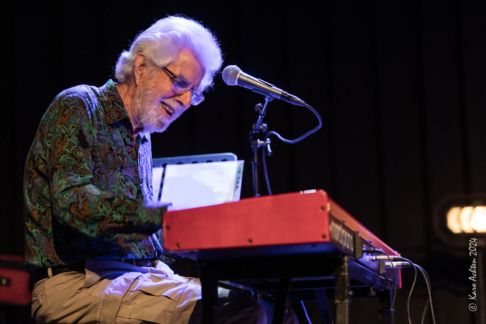 Bob Hall, 
