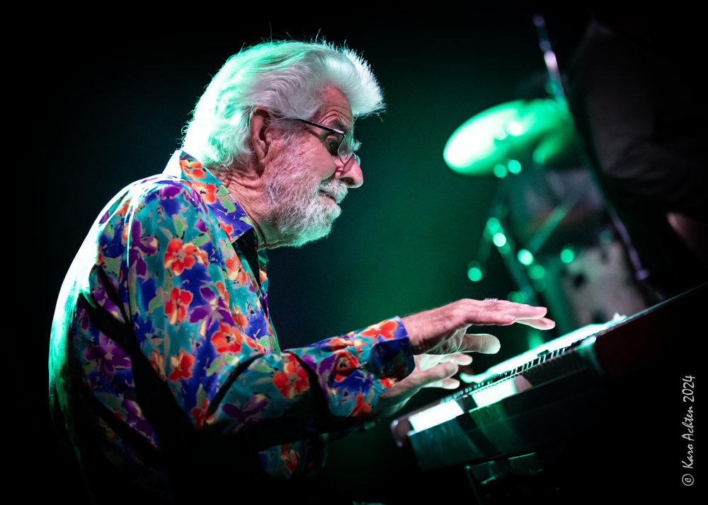 Bob Hall, 
