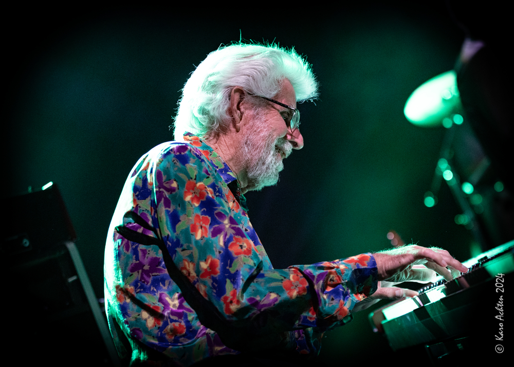 Bob Hall, 
