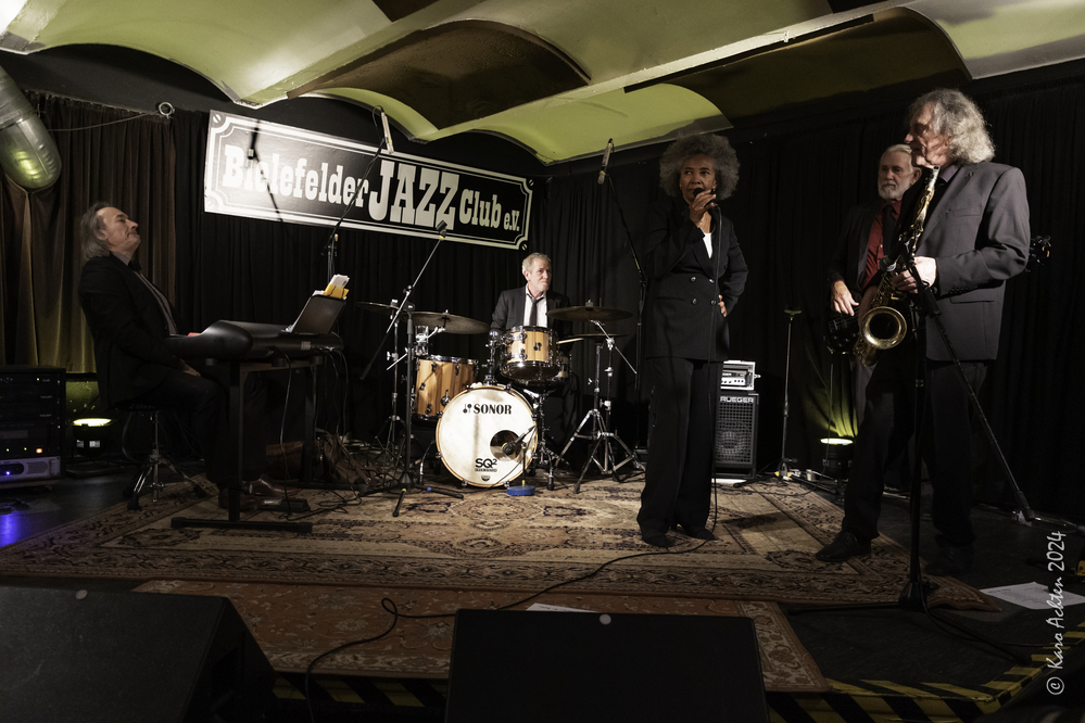 Christian Jung, Roland Weber, Sydney Ellis, Hugo Scholz
