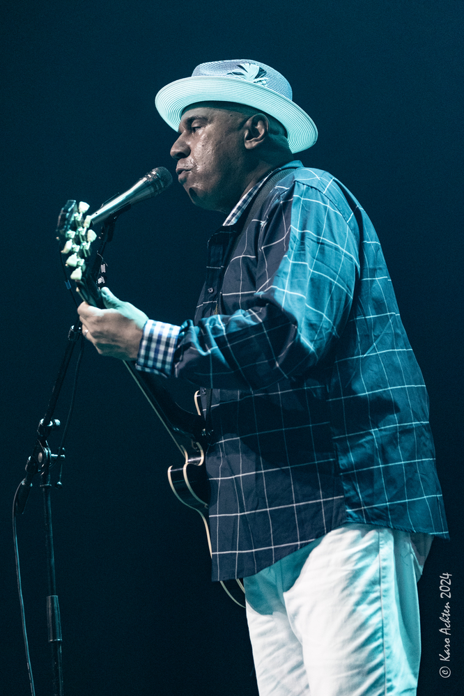 Ronnie Baker Brooks,
